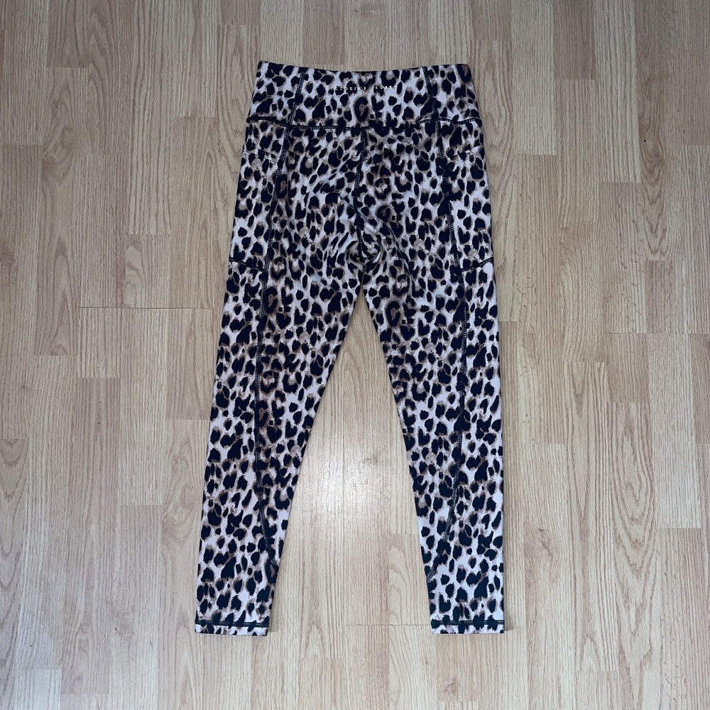 Victoria’s Secret Cheetah Print High Rise Incredible Essential Leggings Size 8 - Picture 7 of 8